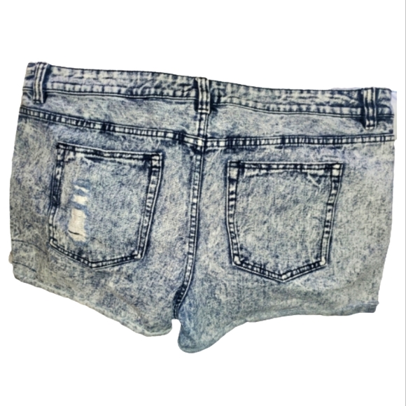[18] Forever 21 ~ Womens Distressed Casual ~ Jean Shorts - Picture 2 of 6